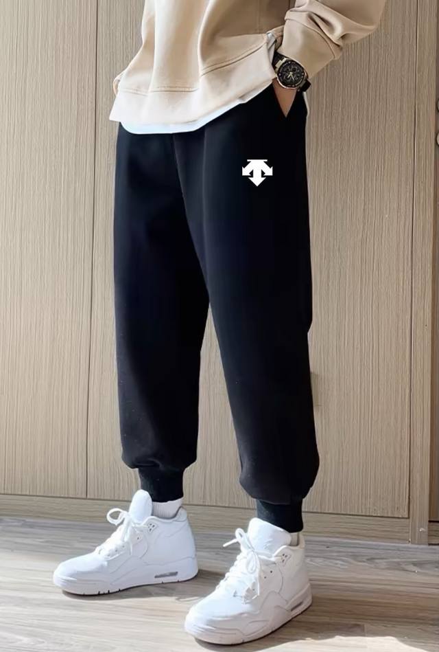 descente 迪桑特螺纹运动卫裤束脚裤收脚裤休闲裤子 ｜无敌版型｜｜男女同款｜ 面料采用超高品质华棉 最大的优点就是亲肤性跟保形性好 顶级面料带来超舒适上身