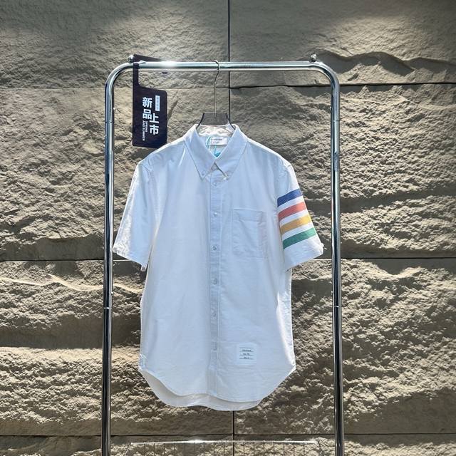 thom Browne 汤姆布朗 5Ss新款Tb彩虹条商务休闲牛津布情侣休闲衬衫短 最高版本！特殊走线工艺 完全对版 辅料：开模原版过鉴定领标 %真丝洗水标。正