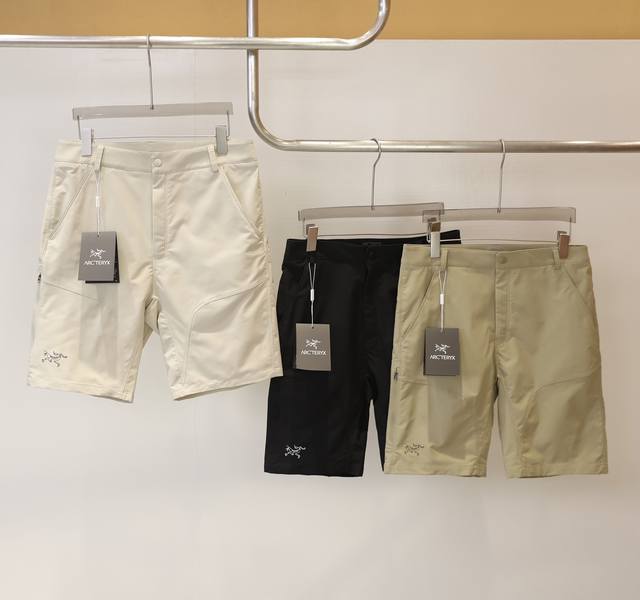 供 Arc'teryx 始祖鸟 春季新款男款运动速干短裤印花版本 版型适中，面料柔软，休闲百搭，高弹垂感，顺滑柔软，冰爽透气。 颜色：黑色、浅绿、杏色 成分：