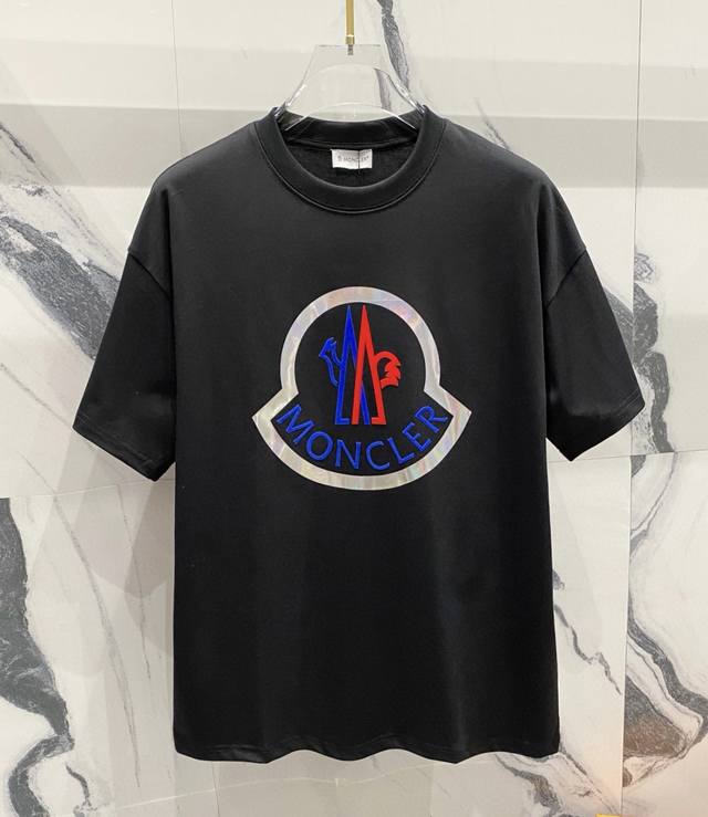 高品质 Moncler 蒙口炫彩印花新款T桖！ 25Ss春夏新品，官网旗舰店同步开售，胸前大Loog采用炫彩印花，非二次开发，原版成型，袖口手臂章仔采用刺绣小标