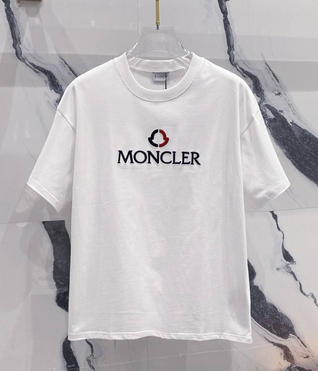 高品质 Moncler 蒙口标志性字母刺绣新款T桖！ 25Ss春夏新品，官网旗舰店同步开售，M家Loog拼色刺绣，袖口手臂章仔刺绣小标，非二次开发，原版成型，采