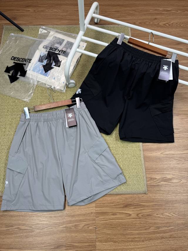 正品打版 专柜品质 Descente迪桑特Bleu系列都市骑行通勤运动男士25新款夏季梭织短裤 这款迪桑特短裤是非常经典耐看的一个款式，简约大气，不失格调！采用