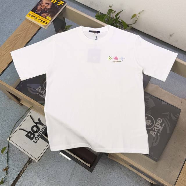 款号：Dg25662 2025新款Louis Vuitton路易威登Lv涂鸦图案Logo字母印花休闲情侣短袖T恤，经典图案设计，朋克不羁！！采用250G克重纯棉