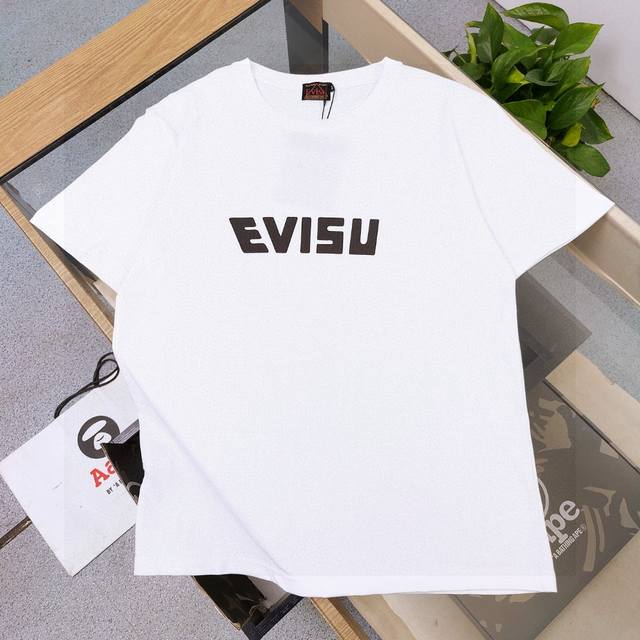 款号：F613 2025新款福神Evisu达摩不倒翁大M字母印花休闲情侣圆领短袖T恤，经典永远不会过时、人手必备款，230G纯棉精梳棉不起球不起毛，上手质感绝对