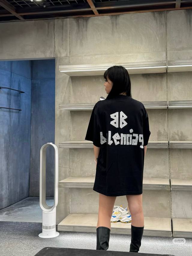高品质 品名：巴黎世家 Balenciaga 25Ss新款银色胶带印花 圆领宽松男女同款短袖T恤 颜色：黑色 面料：凯迪棉230G 版型：宽松 尺码 M-L-X