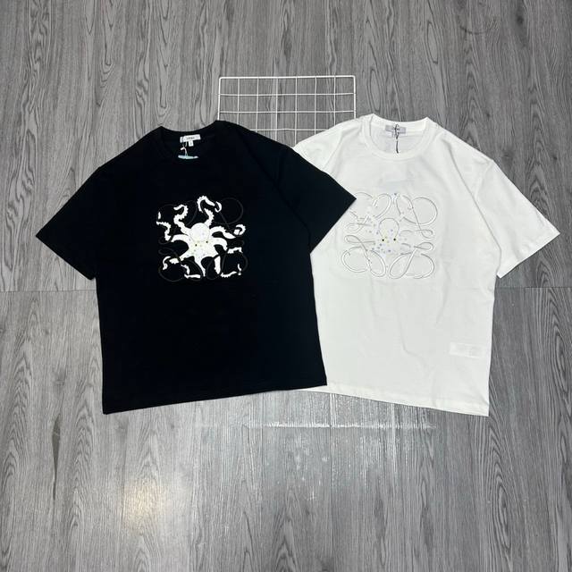 专柜还原顶级复刻版 八条腿可以抓住你的心吗？罗意威Loe*E X Suna Fujita # 今天一起踏入本季深海系列 章鱼的王国T恤一共黑白两个颜色贸易公司订