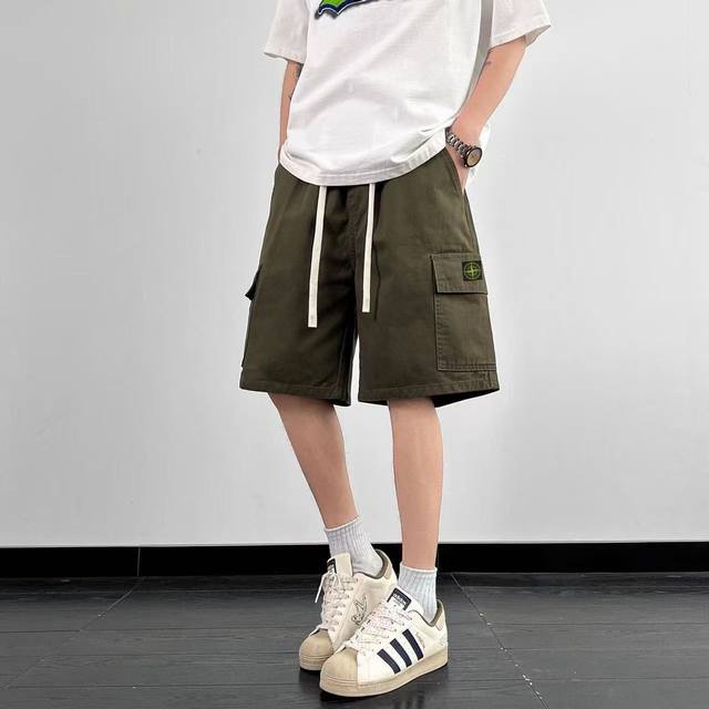 上新 Stone Island 石头岛 夏季美式高街多功能口袋工装牛仔短裤五分裤，男女同款。 海外版石头岛夏季最新系列，抽绳腰围可以自由调节，裤型两侧大口袋设计