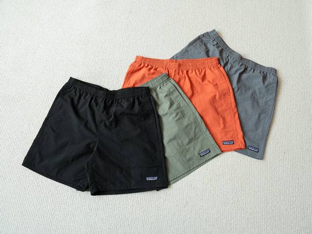 简约品质短裤 Patagonia Baggies Shorts 巴塔哥尼亚速干沙滩裤五分短裤 颜色: 黑色 绿色 橘色 灰色 尺码: S M L Xl 尺码表