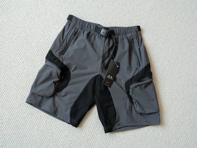 oakley 欧克利 夏季宝藏机能短裤#日本限定原厂品质 Oak 压胶拉链口袋弹性腰带 拼接拼色设计 工装机能短裤 男女款 颜色：拼接色 尺码：S M L Xl