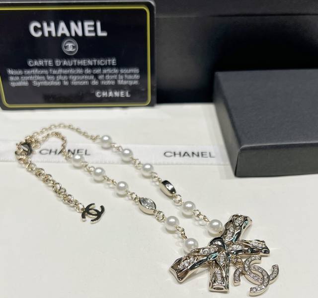 chanel镂空蝴蝶结项链 520好礼 2025最新款 超级重工！无敌华丽 富家千金即视感！太美了！淡金色搭配镂空设计复古又少女这个系列真的火双 原版黄铜材质