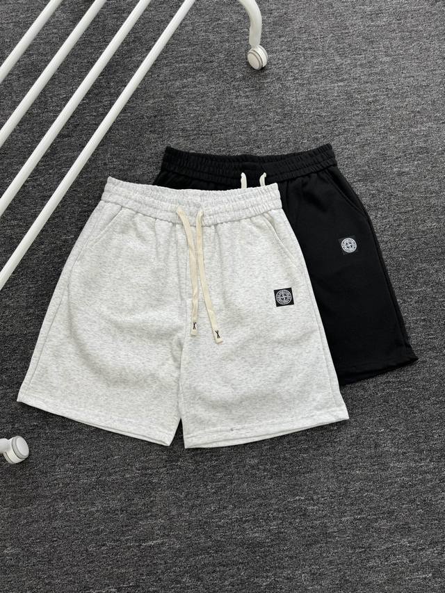 stone Island 石头岛 25Ss 经典简约刺绣贴布小标男女情侣款短裤 高品质300克高克重华棉面料，亲肤透气不起球，刺绣Logo点缀，时尚又个性，超级