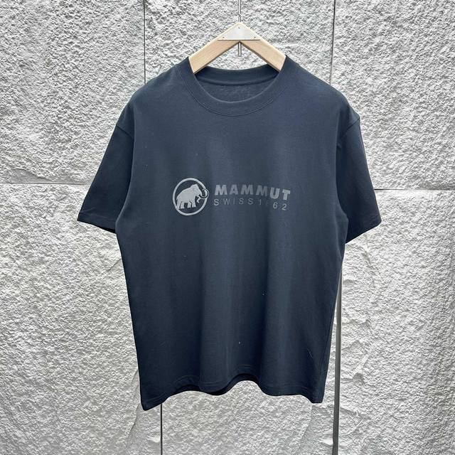 猛犸象Mammut 2025Ss日本专柜款，户外休闲柔软有机棉男士运动T恤短袖，230克纯棉面料，舒适运动通勤，胸前发泡印花加丝网印大印花 M肩宽48胸围104
