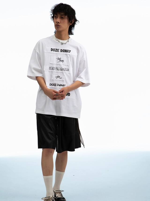 模特图# Louis Vuitton 路易威登Ss24贴布印花刺绣多拼款式短袖T恤 -面料采用320G %纯棉双纱面料 同缸定染特种加粗32支双股1X1螺纹克纯