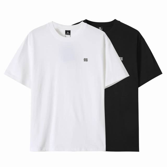 可隆Kolon专柜特供2025春夏新品可隆男士短袖T恤 Kolon Sport圆领T恤是一款时尚的主打单品，采用经典款型，穿着舒适方便。这款单品设计简约，采用精
