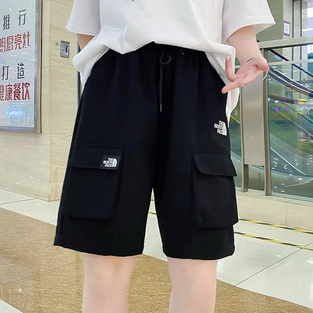 新款上新 Tnf 北面夏季新款大口袋刺绣休闲工装短裤 男女同款 双侧口袋设计 成衣水洗工装短裤 随意对比的高品质工装短裤。 全部三标齐全 休闲运动百搭的短裤，多