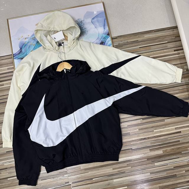 上新 高品质！万针刺绣Logo春夏秋季Nike耐克男女同款情侣款男士外套胸前背后大勾子拼接工艺Logo休闲立领夹克女生宽松外套连帽外套可脱卸帽子男士夹克外套防晒