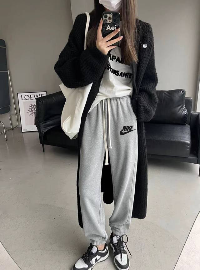 nike耐克经典运动宽松卫裤束脚裤休闲裤子 ｜无敌版型｜｜男女同款｜ 面料采用超高品质华棉 最大的优点就是亲肤性跟保形性好 顶级面料带来超舒适上身感受 出行超透