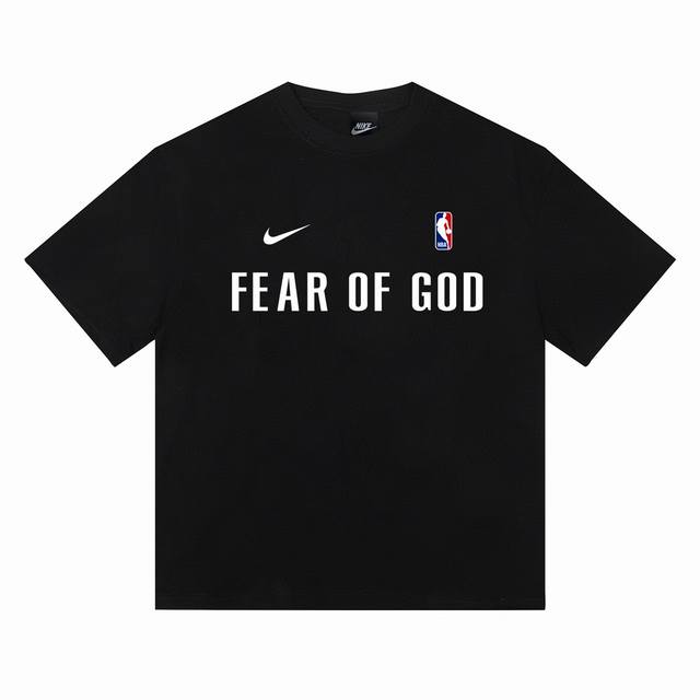 nba X Nike X Fog Essentials耐克三方联名篮球训练服短袖半袖T恤 采用260G双纱100%新疆精梳纯棉面料 采用过肩拉条工艺，百洗不变形