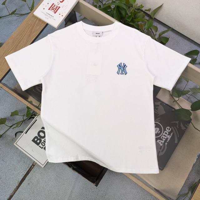款号：Yy946 高版本 2025新款Mlb洋基队Ny经典刺绣小标Logo图案字母印花休闲情侣短袖T恤，选用了260克双纱爽滑棉面料制作而成。精细的做工和清晰的