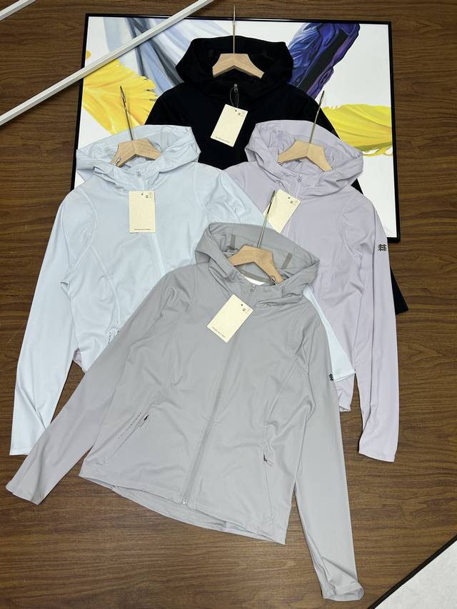 可隆女款防晒衣Kolon Sport Upf90+女款弹力轻薄夹克春夏防晒夹克外套 大身采用华夫格肌理感的原纱线面料，具有Upf90+防晒及透湿功能结合拼接处压