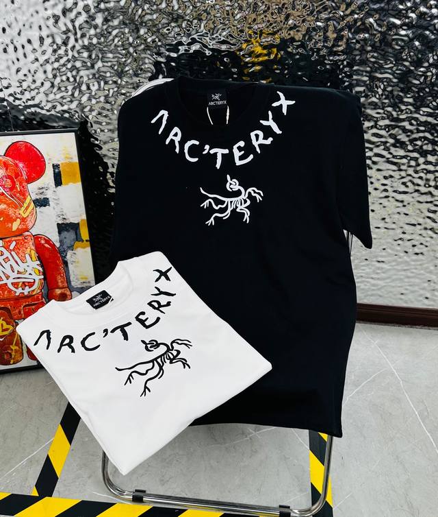 鸟 Arc‘Teryx 始祖鸟25夏季新款印花休闲宽松情侣款 短袖T恤1027 细节:版本一比一复刻，吊牌 领标 水洗。 面料：采用40织双纱320克面料，原版