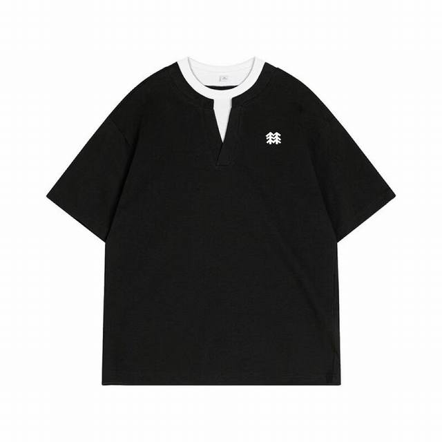上新 Kolon 可隆 2025新款短袖 简约经典，假两件运动风尚 这款T恤，以纯粹之姿演绎运动时尚。纯净的色基底，搭配标志性的Logo与品牌名“简约中尽显大气