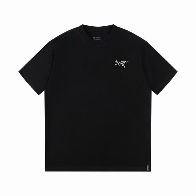 arc'teryx 始祖鸟春夏新款胸前印花Logo短袖T恤 始祖鸟字母Logo印花，高端32S双纱280克面料重磅面料，定制拉架罗纹同缸同染。包装袋，主标，洗水
