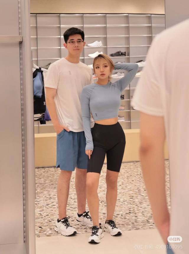 咨询图 On 昂跑 Core-T 舒适透气亲肤柔软短袖T恤 男女同款 情侣款 品牌介绍：来自北欧的运动品牌 昂跑 创立于2010年 缓震着陆 强力回弹 轻盈质感