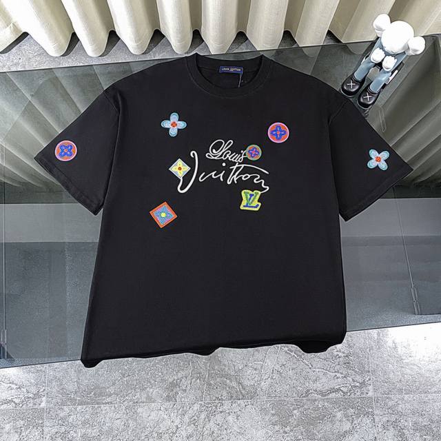 louis Vuitton 路易威登Lv 2025新款多巴胺彩色老花Logo刺绣短袖圆领T恤 面料采用320G %纯棉双纱面料 同缸定染特种加粗32支双股1X1