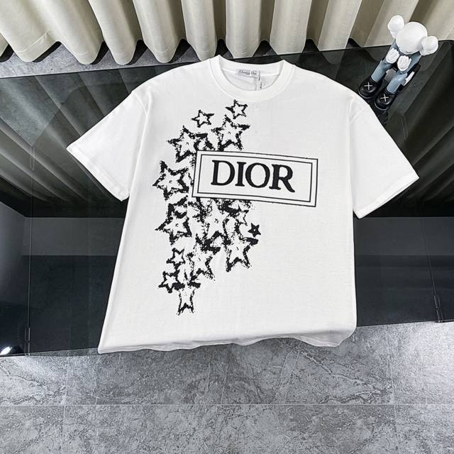 dior 迪奥2025新款经典字母星星印花短袖圆领T恤 面料: 310重磅纯棉，随意对比 采用特定重磅32S精棉平纹针织面料，280克重；搭配32S+70D拉架