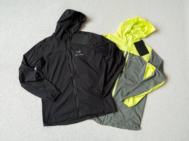 夏季刚需单品小 Squamish系列 Hoody 防晒轻薄风壳连帽夹克 男女通穿 颜色：黑色 灰绿 尺码：S M L Xl Xxl 尺码推荐： S码适合110-