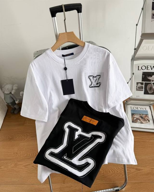 alo Yoga男女同款纯色时尚百搭纯棉短袖印花Logo户外运动休闲25Ss圆领套头T恤 追求品质生活的你，Alo Yoga这件短袖T恤绝对是不二之选。精选优质
