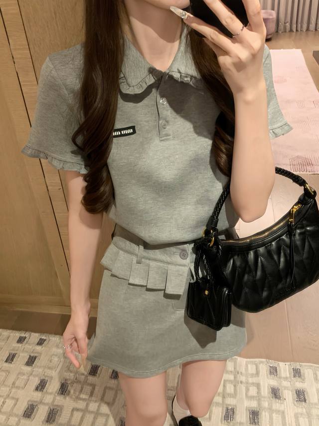 上新 Miumi* 缪缪 25Ss减龄花边Polo领短袖短裙套装 时髦洋气穿出大长腿 适穿各种场合 休闲通勤度假 定制面辅料 认准版本 高版本 颜色：灰色 白色