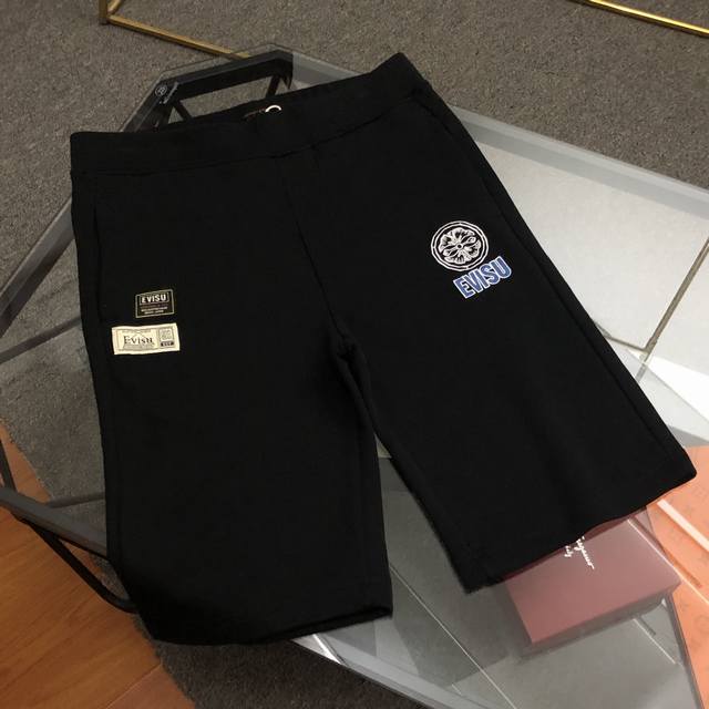 evisu 福神 Ss春夏新款男士迷彩佛头刺绣短裤 高版本高品质原版面料 网红明星同款 背面更可见迷彩佛头刺绣与立体植绒细节。裤子正面则以家花和商标点缀，更添质