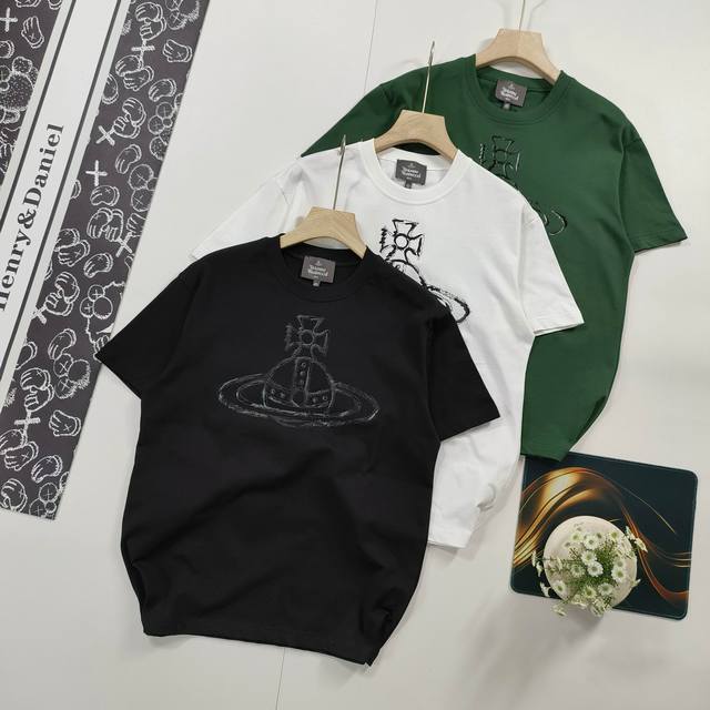 尺码Xs-L爆款推荐 Vivienne West Wood 西太后 薇薇安 土星烫银复古涂鸦印花短袖T恤 2025年顶流爆款 无需多言 独家款式请勿抄袭 抄袭必