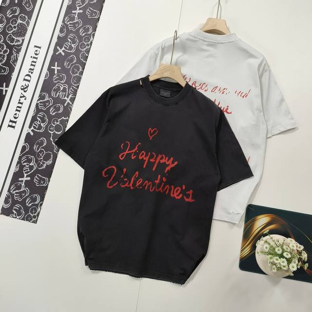 尺码Xs-L爆款推荐 Balenciaga 巴黎世家2025 Ss 巴黎情人节限定款英文直喷印花短袖T恤 本市场No.1的质量 真正天花板品质 全部原版开发注意