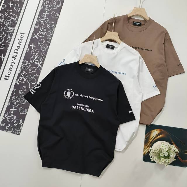 尺码Xs-L高端定制 夏装新品Balenciaga 巴黎世家世界粮食署慈善限定款短袖T恤男女同款 本市场No.1的质量 真正天花板品质 全部原版开发注意细节图