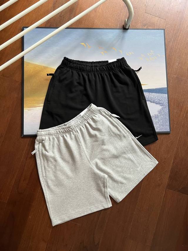nike美式复古运动短裤！ Nikelab Solo Swoosh 重磅法式毛圈刺绣运动休闲短裤 ！ 货号：Dx0818-010-063 重磅面料，份量很足，4