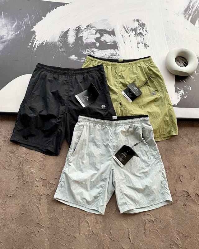 kolon Sport 可隆综训训练运动健身男士梭织短裤夏季新 外观设计：简约而不失格调，三种经典配色，无论是清爽草绿、沉稳酷黑，还是活力浅灰，都能轻松适配你的