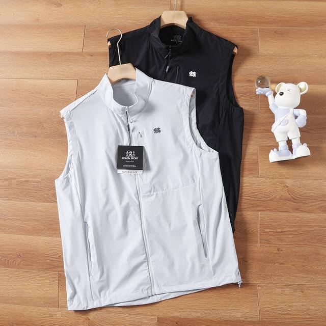 kolon Sport可隆情侣款户外运动休闲速干马甲！ 款式经典、简洁、百搭，是春秋夏秋三季叠穿搭配的利器！！！ 当下出门，T恤外面套上它，让你的造型更加突出显