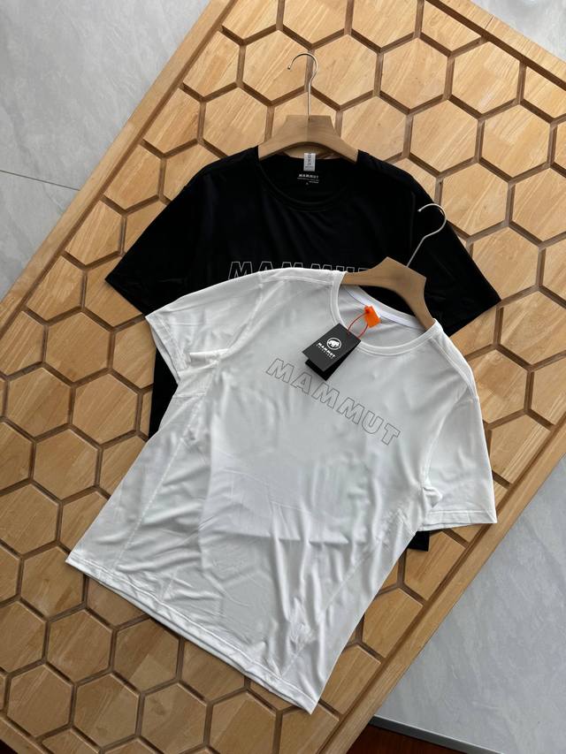 mammut 猛犸象 25Ss 男子运动跑步训练镂空字母速干短袖T恤 全身重工四针六线工艺+3D裁剪拼接工艺，胸前非常简约精致的镂空Logo印花，60.02%聚