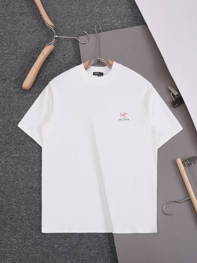 arc‘Teryx 始祖鸟，2025 Ss春夏新款 大鸟Logo彩色渐变印花 圆领短袖T恤男女同款 简约时尚精致，色彩搭配舒适， 定织定染纯棉洗水面料250克重