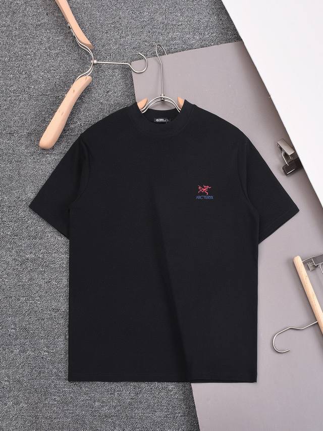 arc‘Teryx 始祖鸟，2025 Ss春夏新款 大鸟Logo彩色渐变印花 圆领短袖T恤男女同款 简约时尚精致，色彩搭配舒适， 定织定染纯棉洗水面料250克重