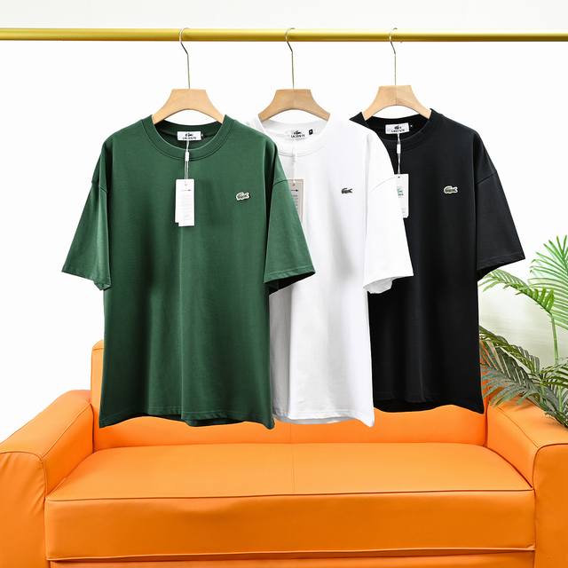 lacoste 法国鳄鱼25Ss夏季男士新款纯棉运动休闲圆领短袖！ 一如既往的硬货，爆款海外版朋友们，胸前小鱼刺Logo加特，低调的奢华！高端大气的做工等级！！