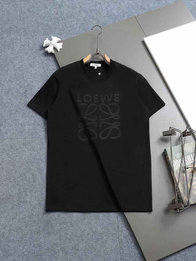 loewe 罗意威 微宽版型 Xs-L 25Ss最新最顶级专柜款 胸前罗意威大标字母图案3D平面刺绣Logo款圆领短袖，最顶级的品质专柜原单短袖，顶级制作工艺进