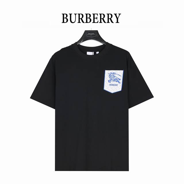 burberry 巴宝莉 25Ss 皮革口袋刺绣战马短袖T恤 今年夏天最新款经典耐看，时尚精简的一款标语T 无多余花里胡哨， 随意搭配感受英式风格的独特魅力！客