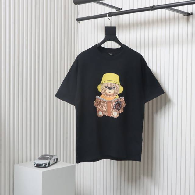 fendi 芬迪 23Ss 毛线小熊印花短袖定织纯棉面料 230G左右，不缩水不变形 舒适透气性好 高清数码印花 区别市场版本 经典百搭 三标齐 Size:Xs