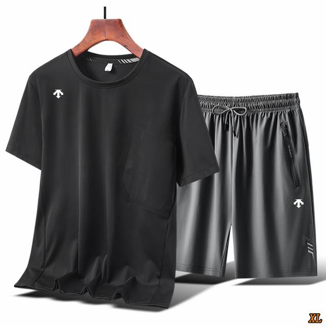 descente迪桑特 独家实拍上新夏季高品质短袖套装T恤压胶口袋设计圆领透气冰丝速干潮流休闲运动休闲户外情侣短袖短裤套装，本季主打，货源充足，放心主推，高端品