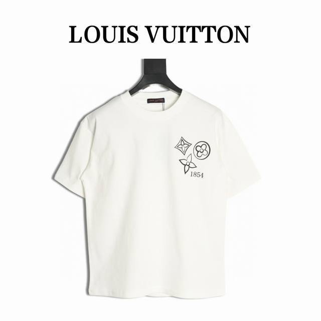 louis Vuitton 路易威登 Lv 25Ss 胸口三花短袖T恤 面料采用定制240G 26支特滑双股精棉平纹高密无尘全棉布料。前幅高密度加厚，走线平整，