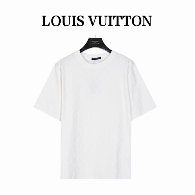 louisvuitton 路易威登 24Ss 满印老花暗纹提花短袖T恤 定制老花提花爽滑面料 质感舒适度都是拉满的 上身简约百搭， 手感非常舒服 超级百搭好看的